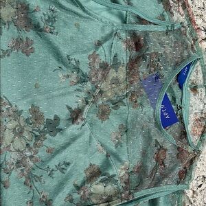 Apt. 9 Women's Green Floral Top